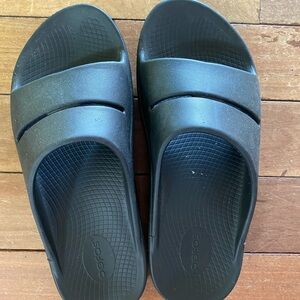 OOFOS Black Slide Sandals